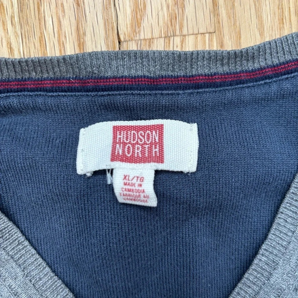 Hudson North V-Neck Grey Cotton/Nylon Sweater - Picture 2 of 4